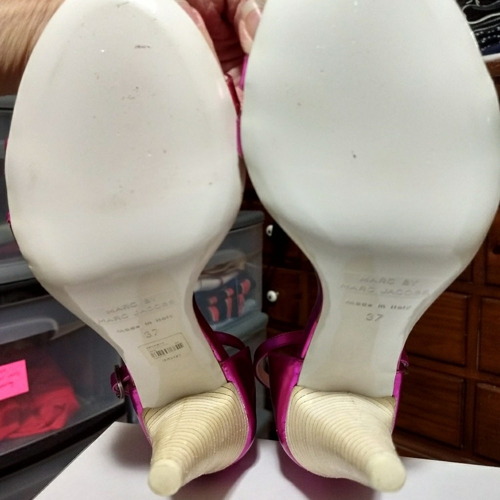 Marc Jacobs pink metallic strappy pumps. - Picture 6 of 6